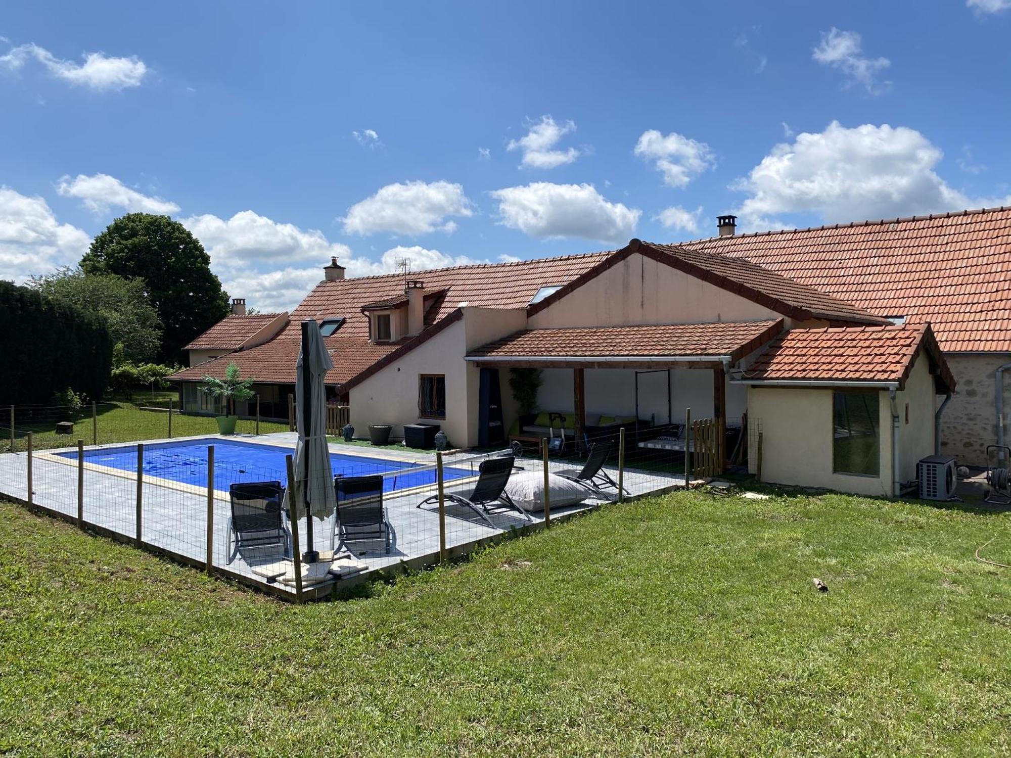 Maison Piscine Et Jacuzzi Saint-Germain-des-Fosses Exteriör bild