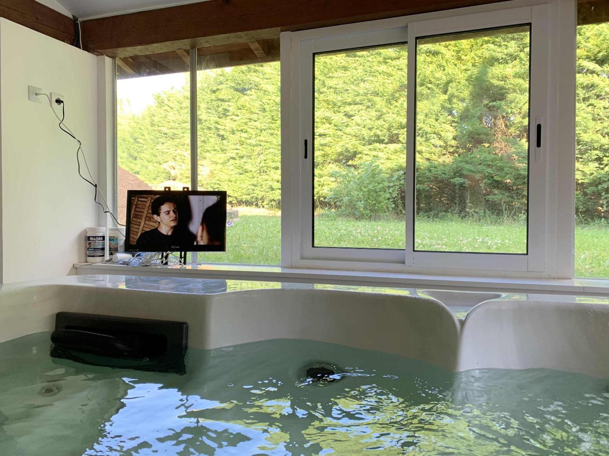 Maison Piscine Et Jacuzzi Saint-Germain-des-Fosses Exteriör bild
