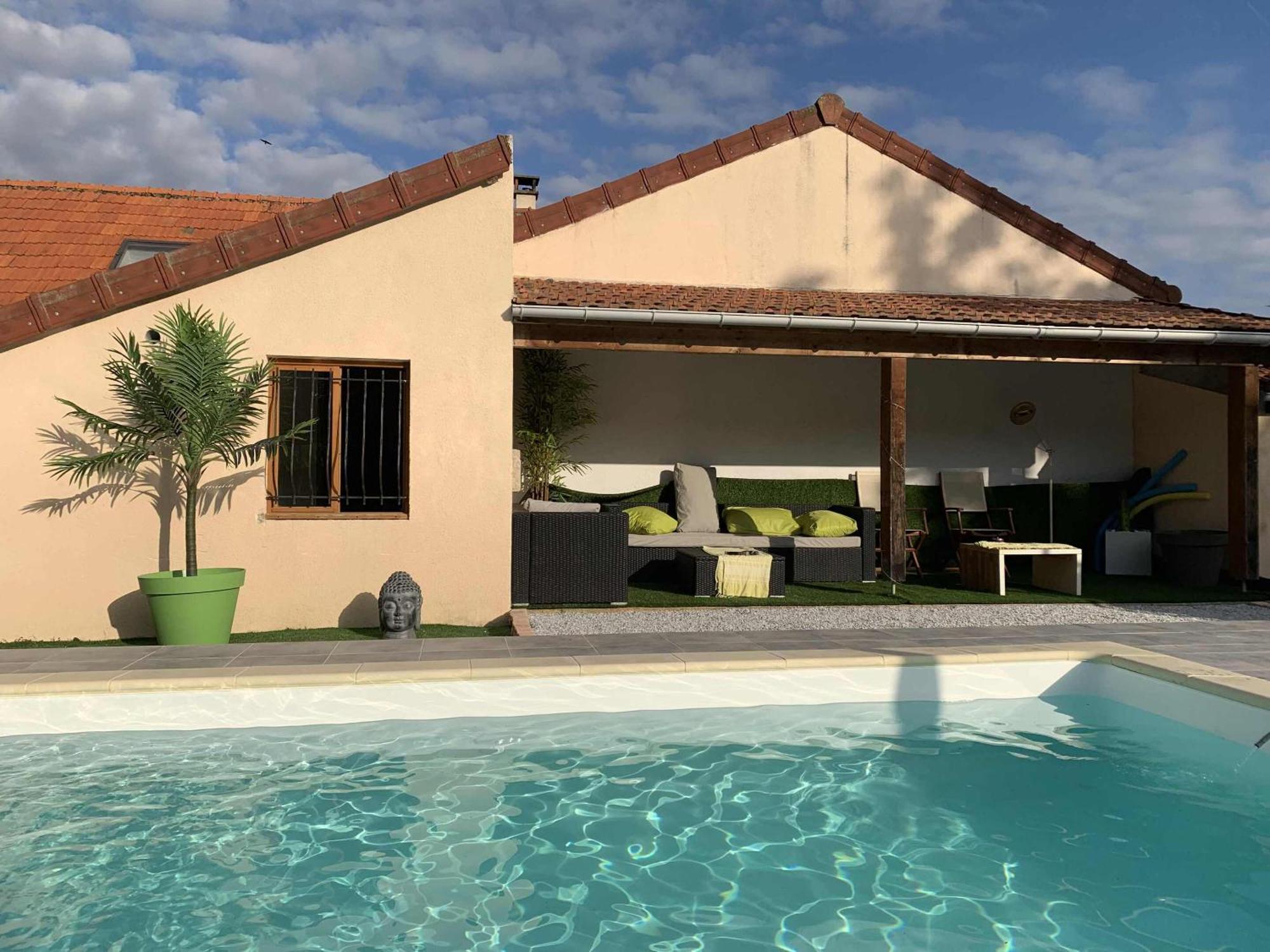 Maison Piscine Et Jacuzzi Saint-Germain-des-Fosses Exteriör bild